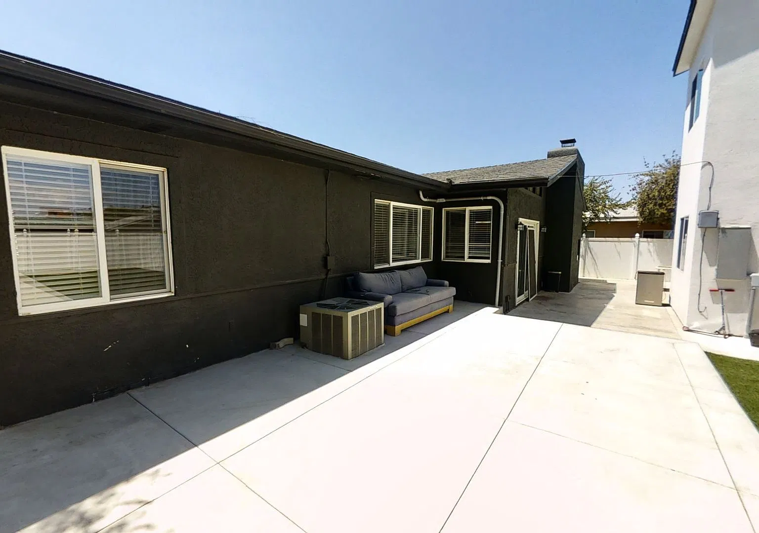 5BD/2BA, Large Bedrooms! — Photo 3
