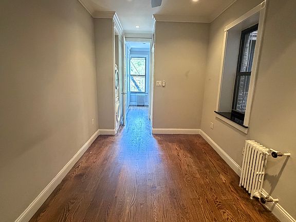 4th image of 325 E 5th St APT D3