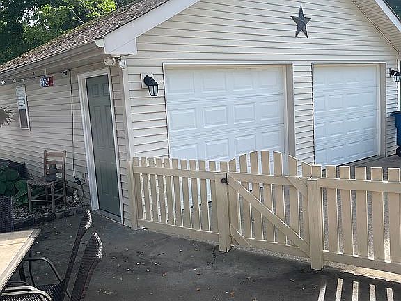 4th image of 706 Leslie Ave