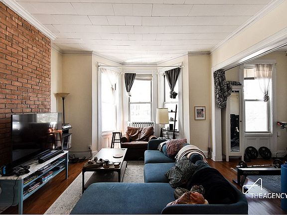 2nd image of 48 Hausman St