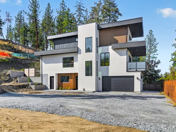 757 Barnaby Rd #3, Kelowna, BC V1W 4N9