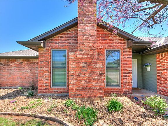 3rd image of 13632 Oak Hill Dr