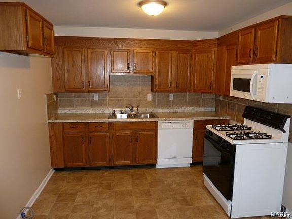 Kitchen Pic #1
