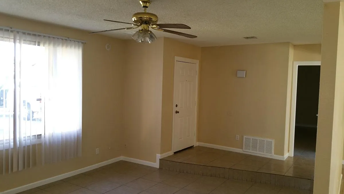 Building Photo - 5220 N 68th Ave