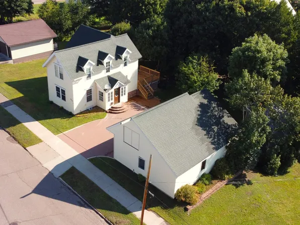 913 Maple St, Lake Linden, MI 49945