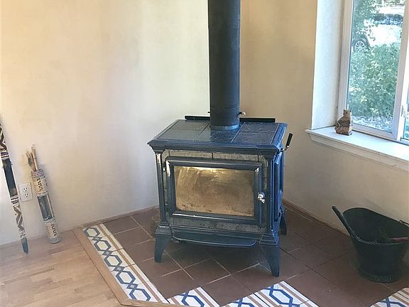 4th image of 908 E Canby St