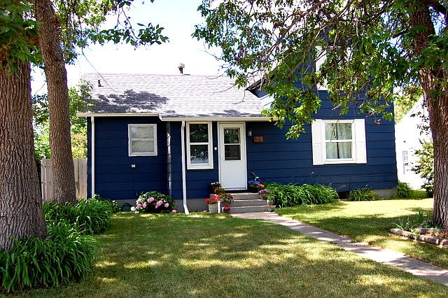 1st image of 318 3rd Ave NE