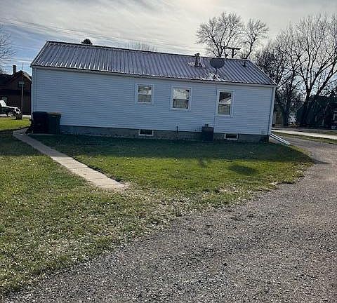 3rd image of 204 W Menage Ave