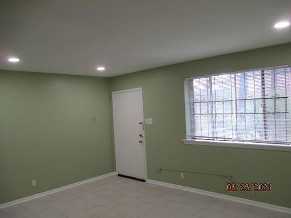 2nd image of 1135 Jackson Ave APT 103