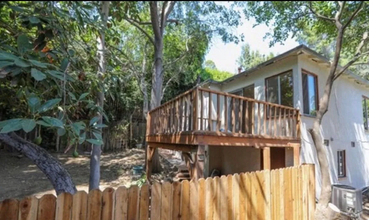 2 bed, 1.0 bath, 998 sqft, $5,500 — Photo 3
