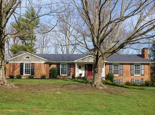 5817 Brittany Woods Cir, Louisville, KY 40222