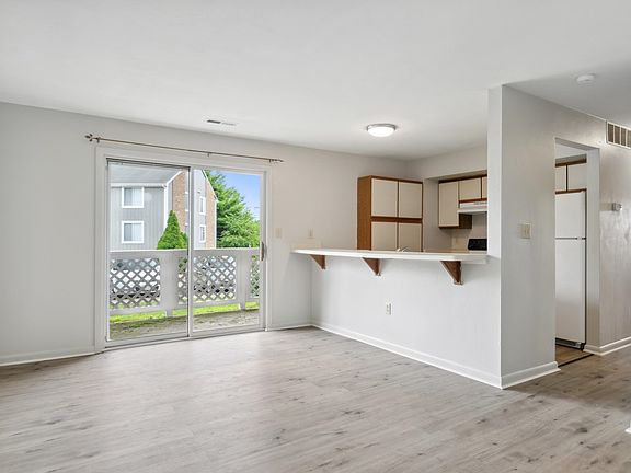 4th image of 802 Cascade Ct #10
