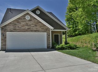 18 Yadkin Rd, Fletcher, NC 28732