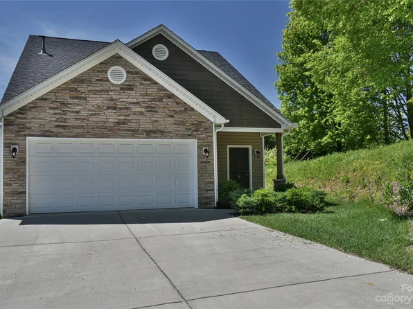 18 Yadkin Rd, Fletcher, NC 28732