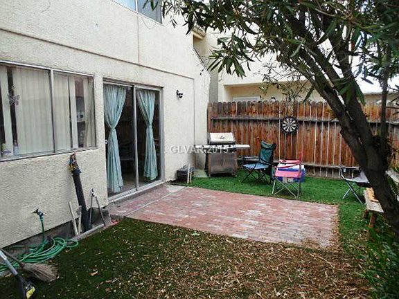 2nd image of 1420 Hialeah Dr APT B