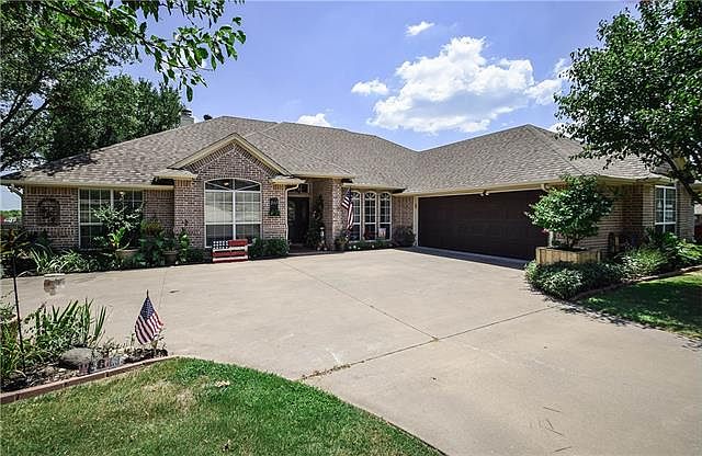 1st image of 211 Sunrise Dr