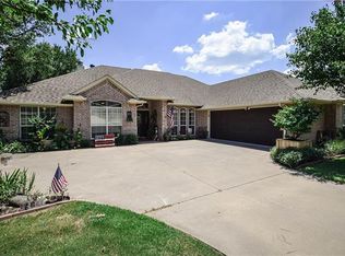 211 Sunrise Dr, Granbury, TX 76049
