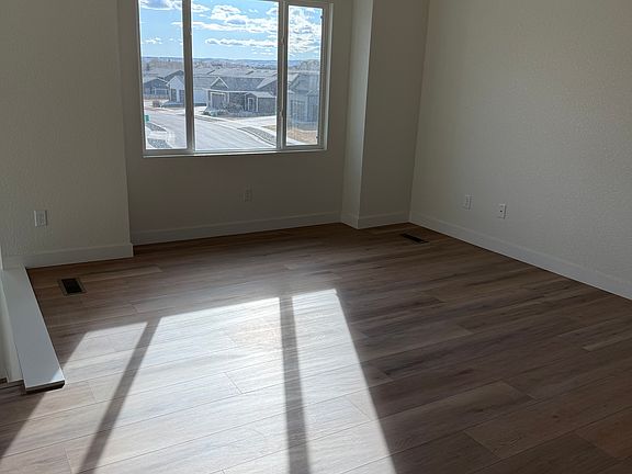 4th image of 5304 Silverton St