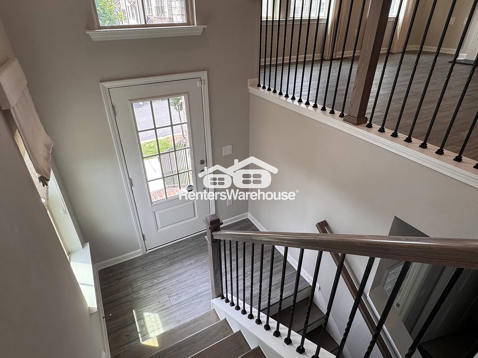 Beautiful Tri-Level Townhome Minutes from Downtown Woodstock — Photo 2