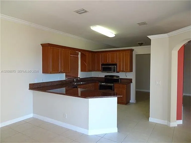 12830 SW 51st St — Photo 2