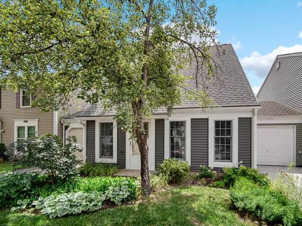 29W409 White Oak Dr, Warrenville, IL 60555