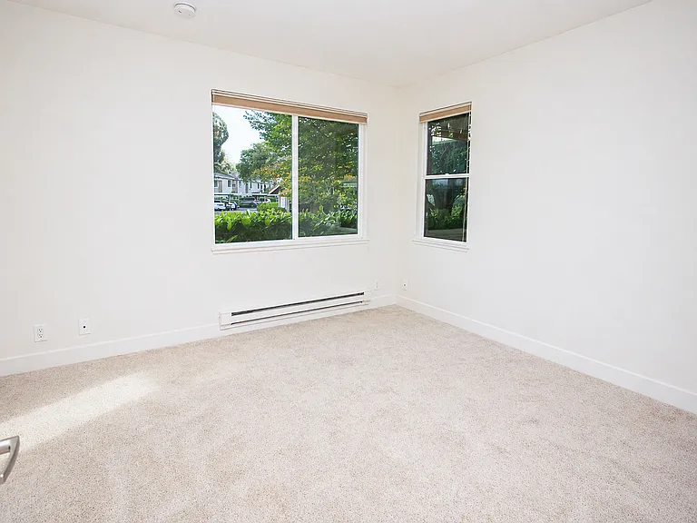 151 Shoreline Ct — Photo 12