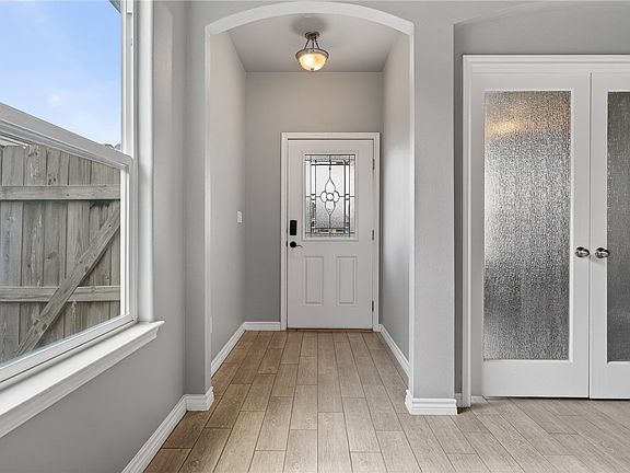4th image of 7410 Oshman Dr