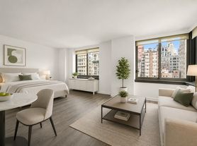 35 W 33rd St