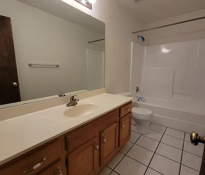 200 NW Woodbury Dr — Photo 7
