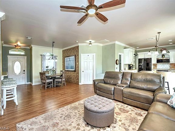 4th image of 9211 Middle Oak Dr