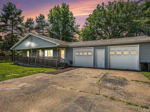 8233 N Genesee Rd, Mount Morris, MI 48458
