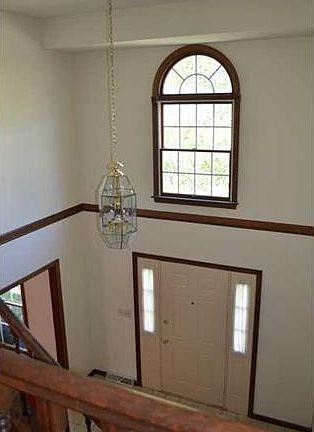 3rd image of 304 Winchester Ct