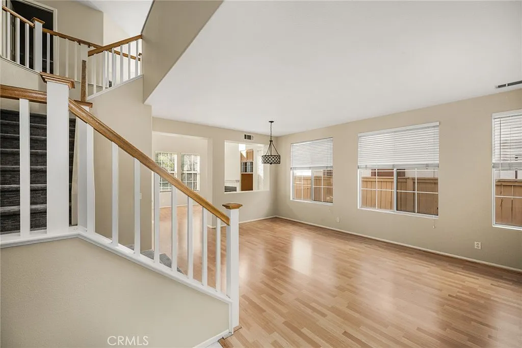 3 bed, 2.5 bath, 2213 sqft, $5,500 — Photo 2