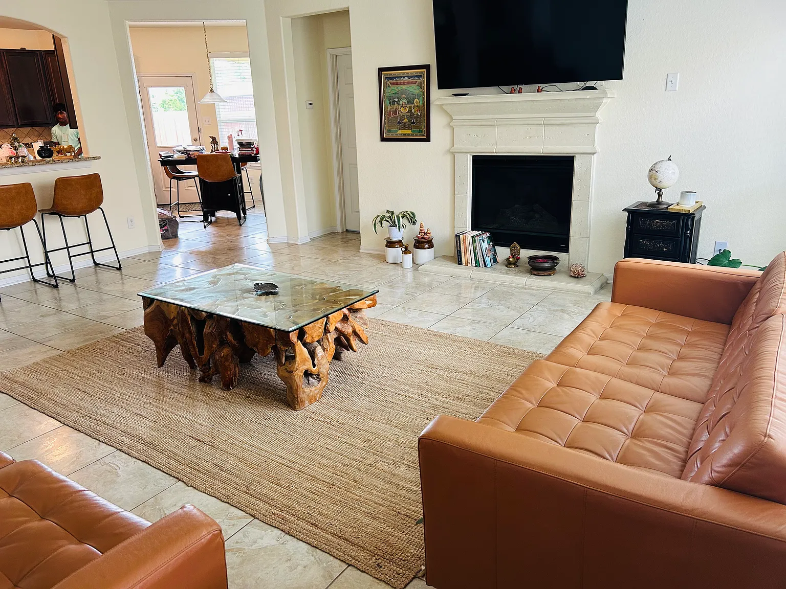 5 bed, 2.5 bath, 3206 sqft, $2,500 — Photo 3