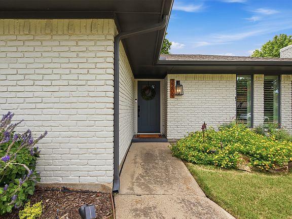 3rd image of 2209 Glen Forest Ln