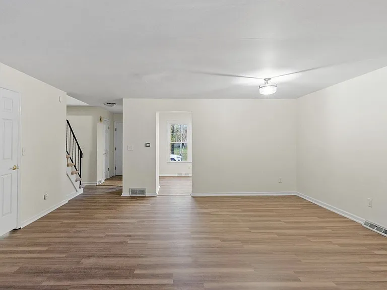 169 Williamsburg Ct — Photo 8