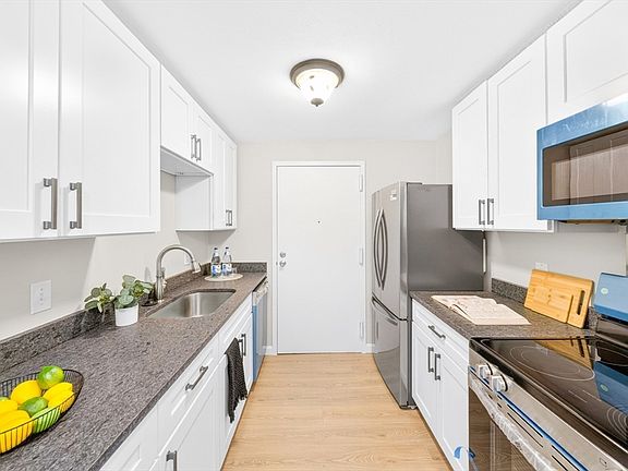 5th image of 5 Silver Hill Ln APT 8