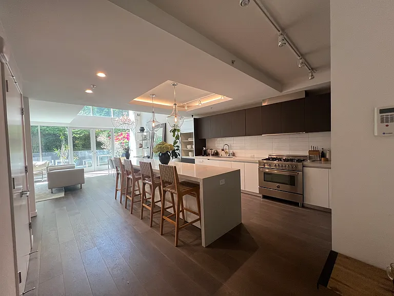 1501 Filbert St #Townhouse 1B — Photo 3