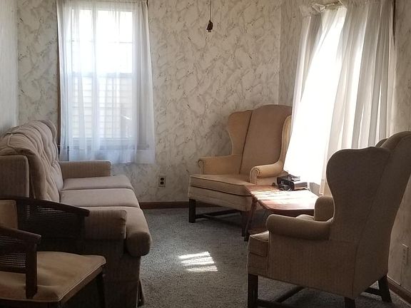 3rd image of 208 Cypress Ave