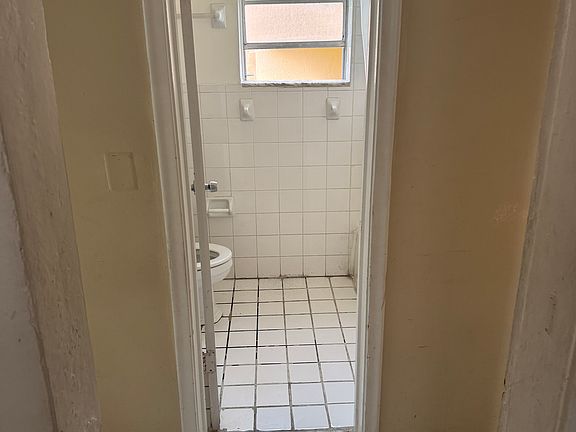 5th image of 975 SW 2nd St APT 1