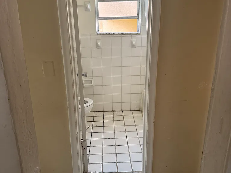 975 SW 2nd St #1 — Photo 5