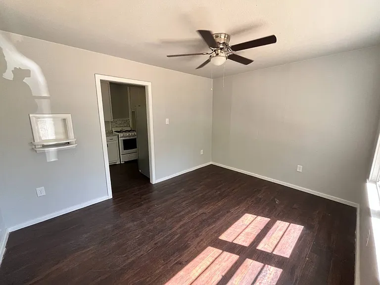 910 SW 7th St #1 — Photo 1