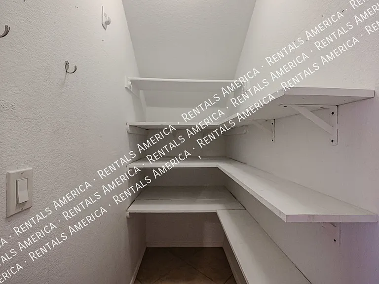 3481 E Vernon St — Photo 6
