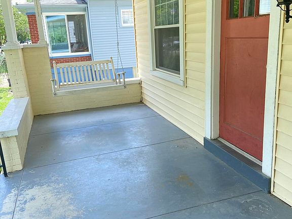 3rd image of 302 Iola Rd