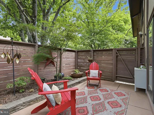 11615 Hunters Green Ct, Reston, VA 20191