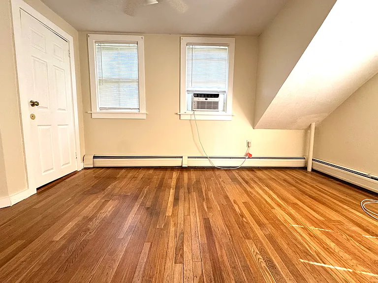164 Main St #B — Photo 13