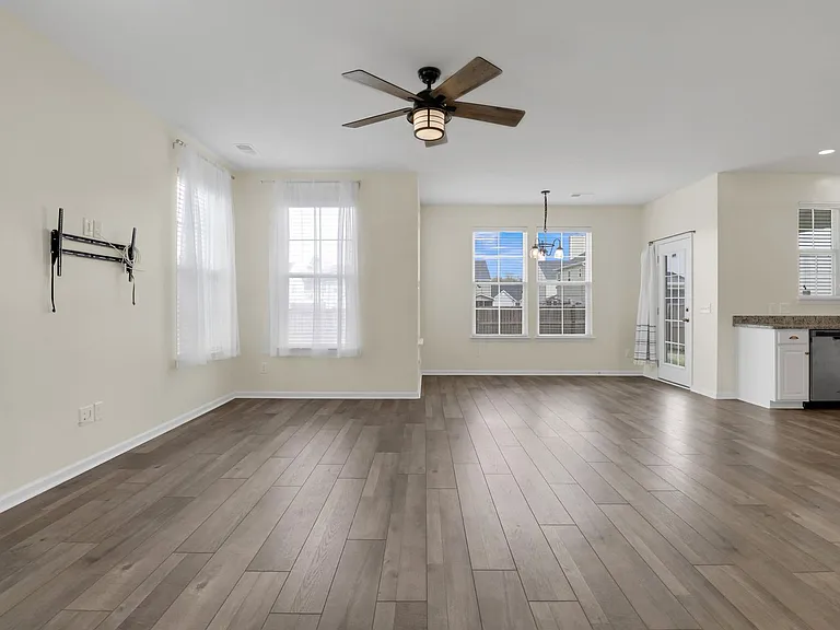 1419 Hermitage Ln — Photo 16