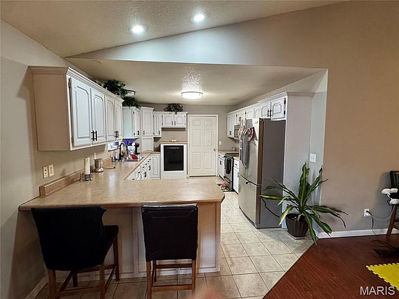 3rd image of 353 Meadow View Dr