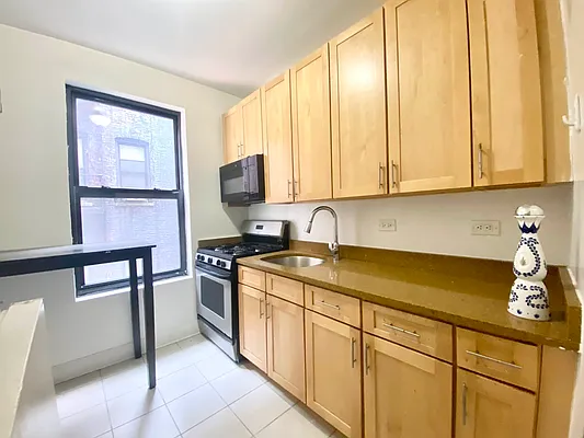 Rented by Bruma Realty LLC | media 6