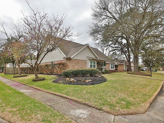 A good view of the mature landscaping and trees. Large corner lot with convenient walking paths in the neighborhood.